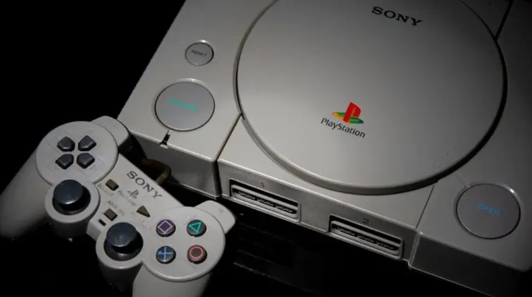 PlayStation 1 - Milton Buzon / Shutterstock.com