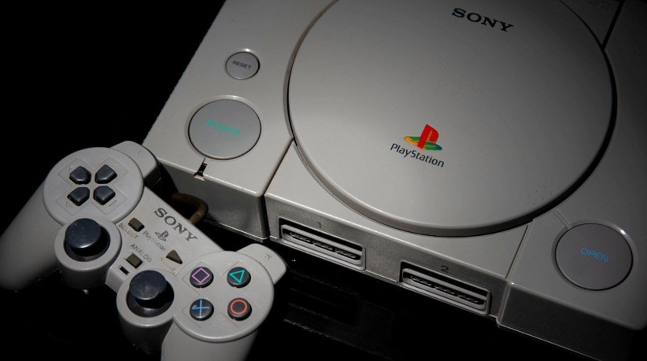 PlayStation 1 - Milton Buzon / Shutterstock.com