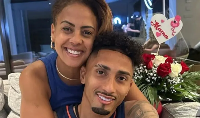 Raphinha e sua mãe Lisiane Belloli - @lisildb
