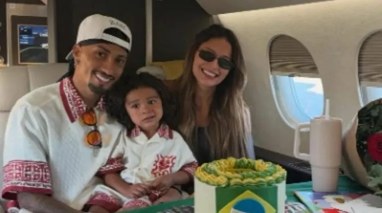 Raphinha , esposa e filho