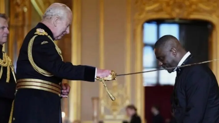 Rei Charles III e Idris Elba - @idriselba