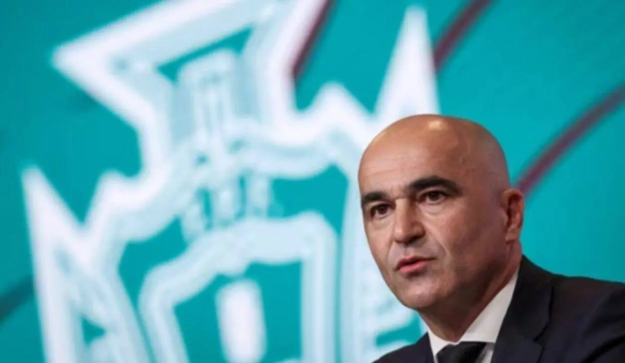 Roberto Martínez prende in giro la stampa portoghese commentando le partite del Mondiale: Siamo sempre in spiaggia