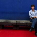 Chegada de Shawn Mendes ao Brasil movimenta aeroporto para Dia dos Namorados com Bruna Marquezine