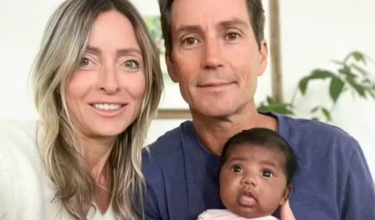 Tiffany Score e Steven Mills com Shea - Reprodução