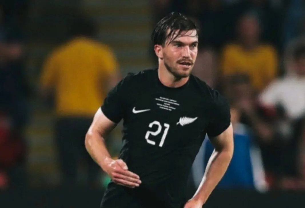 Selandia Baru memiliki bek sayap Tim Payne yang disewa oleh Olimpia untuk kompetisi Amerika Selatan