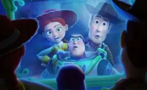 يتصدر فيلم Toy Story 5 شباك التذاكر بإيرادات بلغت 70 مليون دولار، وفيلم Supergirl أقل من التوقعات بإيرادات بلغت 38 مليون دولار.