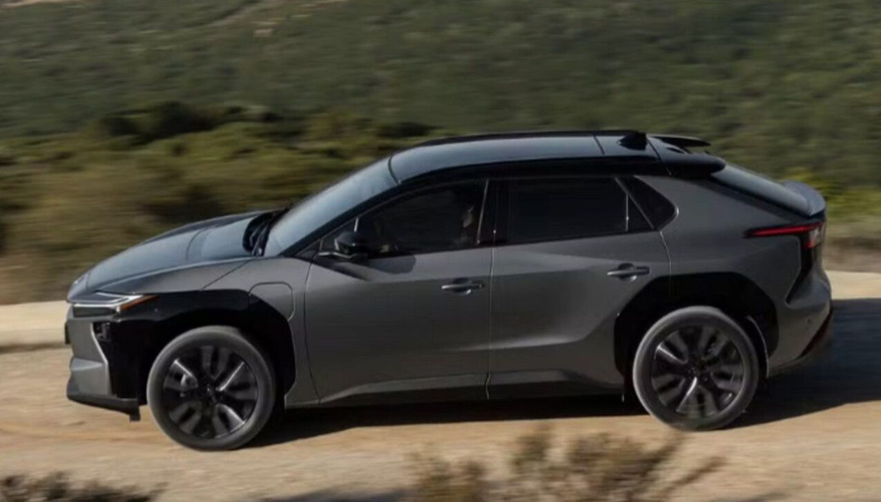 Toyota bZ4X supera o RAV4 em dimensões - Divulgação
