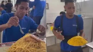 Arbeiter stellt in der Cafeteria Berge von Nudeln zusammen und geht mit riesigen Gerichten viral