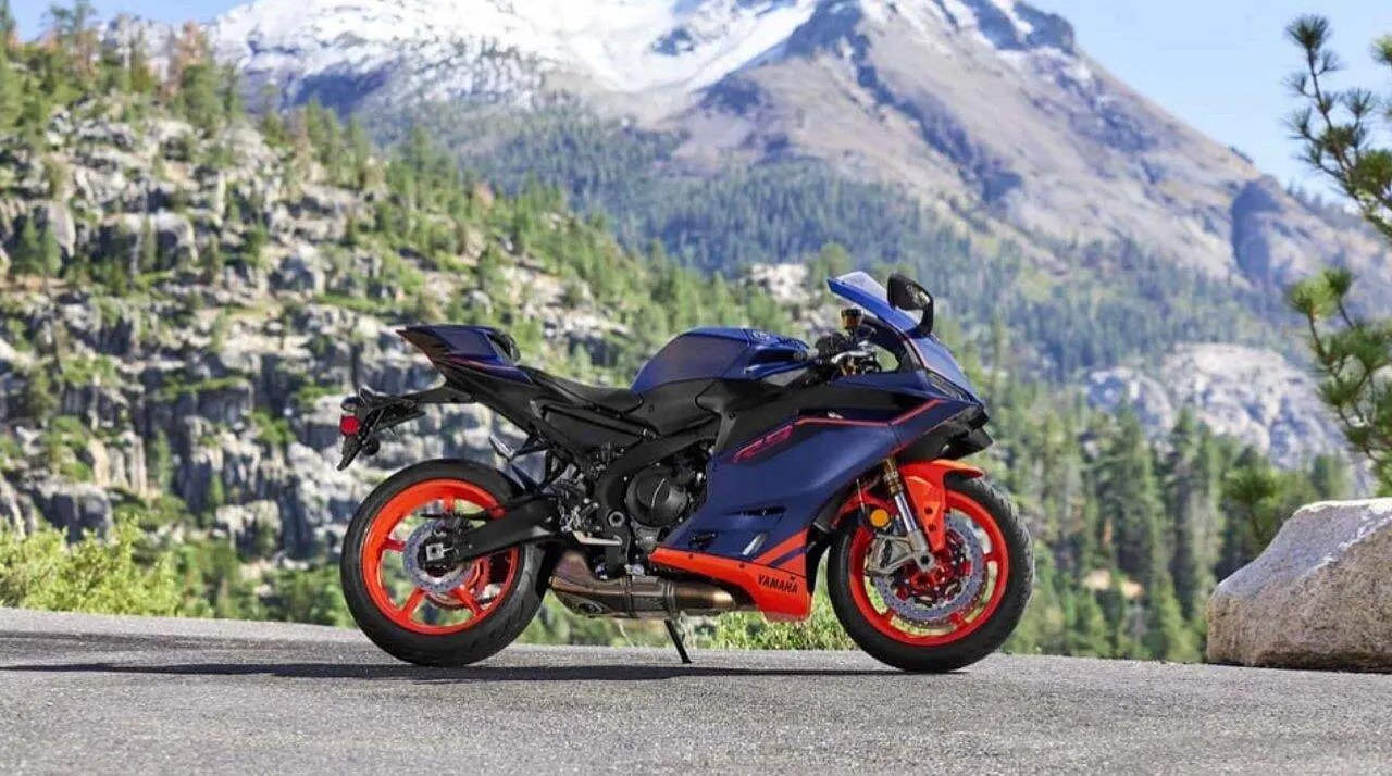 Презентация новых цветов Yamaha R9 2027 потрясла Японию инновационным дизайном и ориентацией на молодежь.