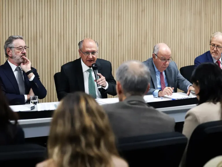 Governo apresenta ações para fortalecer setores afetados por tarifas dos Estados Unidos