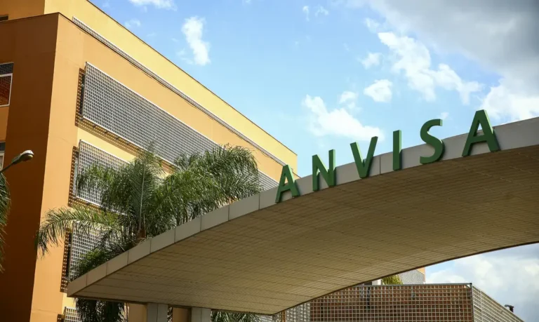 Anvisa proíbe fabricação e venda de cosméticos irregulares. Confira a lista