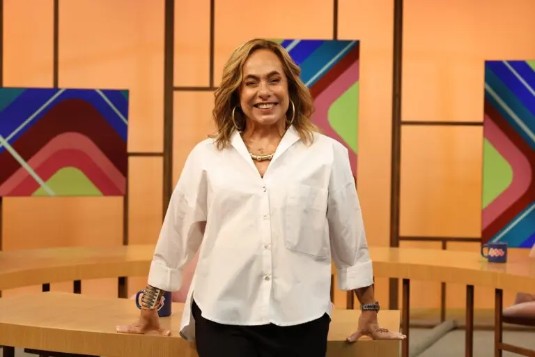 Sem Censura, da TV Brasil, recebe atriz Luisa Arraes, escritora Tatiana Salem Levy e cantor Tico Santa Cruz