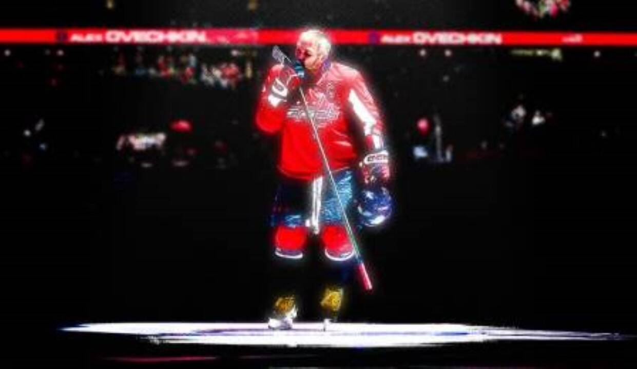 Alex Ovechkin firma un nuovo contratto con i Washington Capitals per la 22esima stagione nella NHL, con l’obiettivo di espandere il record di gol segnati