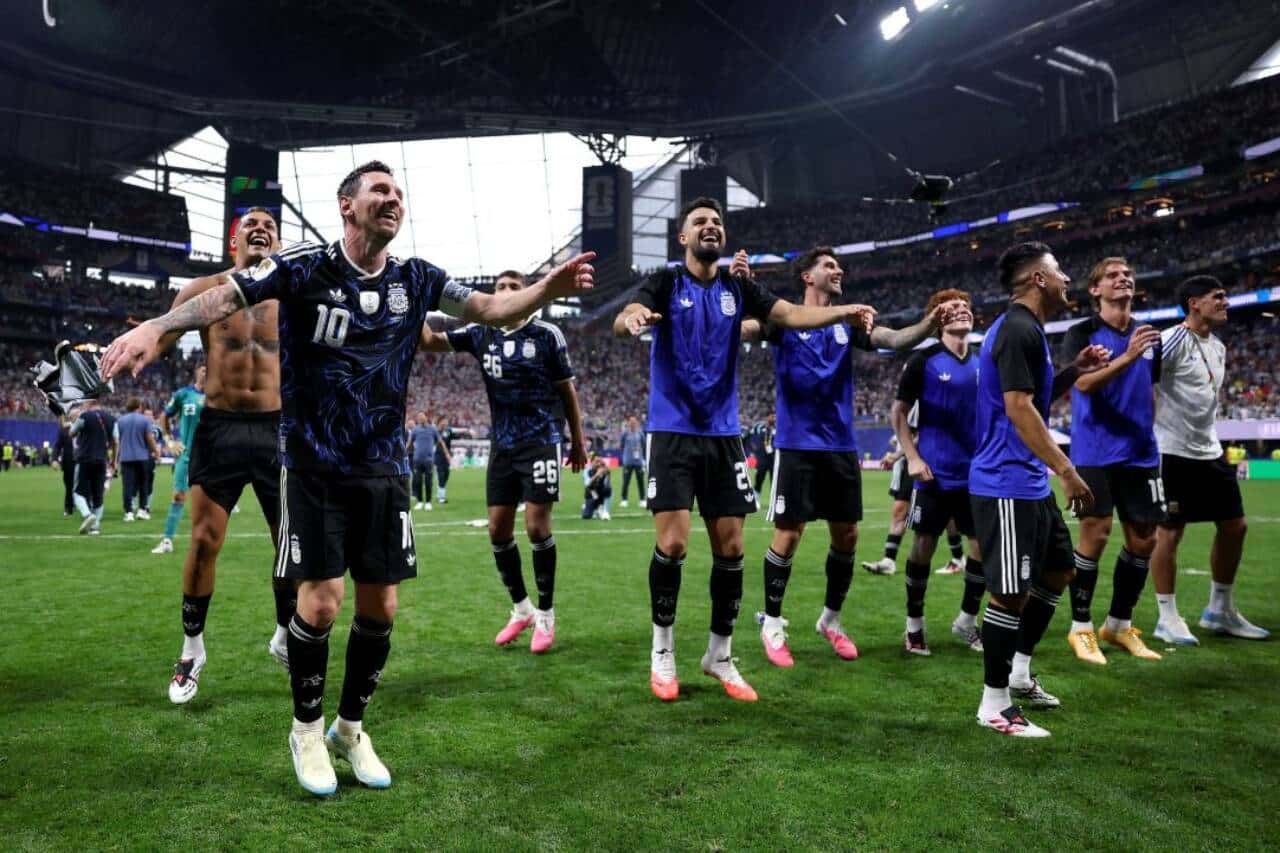La squadra argentina raggiunge un traguardo storico ed eguaglia il Brasile nel numero di finali dei Mondiali