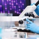 Cientista, pesquisa, microscópio, laboratório