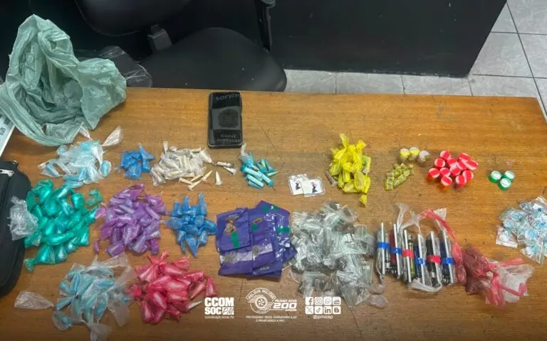 Polícia Militar detém traficante após perseguição a pé e apreende 337 porções de drogas em Suzano