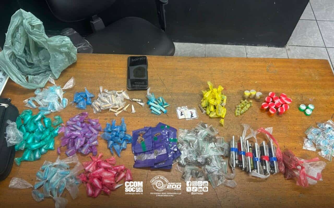 Polícia Militar detém traficante após perseguição a pé e apreende 337 porções de drogas em Suzano