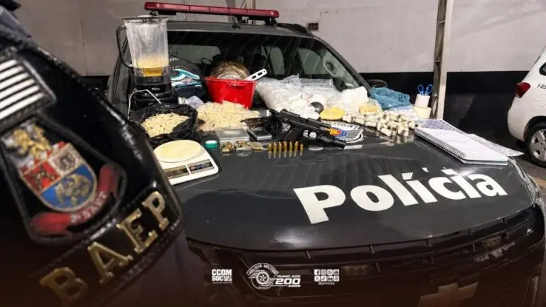 BAEP desmantela ponto de tráfico em Pindamonhangaba com apreensão de 5 kg de cocaína e pistola