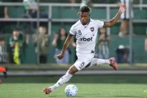 Botafogo tenta trocar Danilo por Luiz Henrique e tensão cresce com o volante