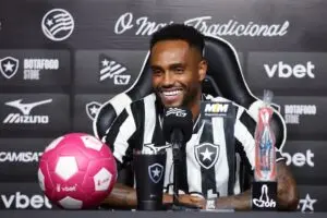 Com a camisa 9 do Botafogo, Danilo Pereira revela inspiração em Ronaldo e projeta muitos gols