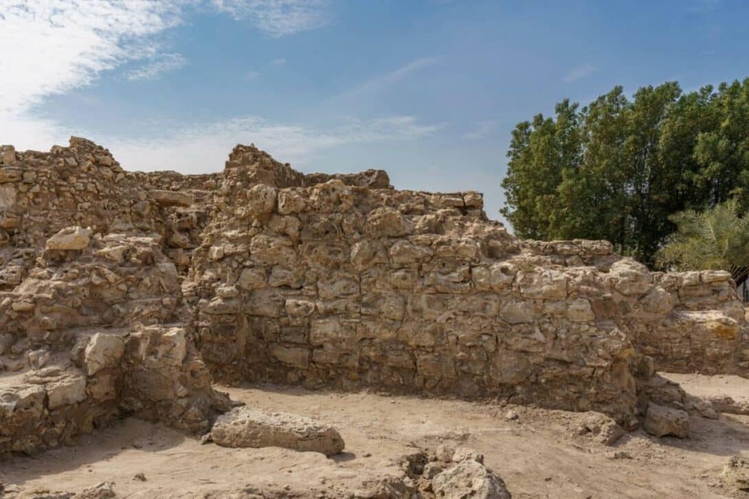 Dilmun Enterra Montes Ruínas