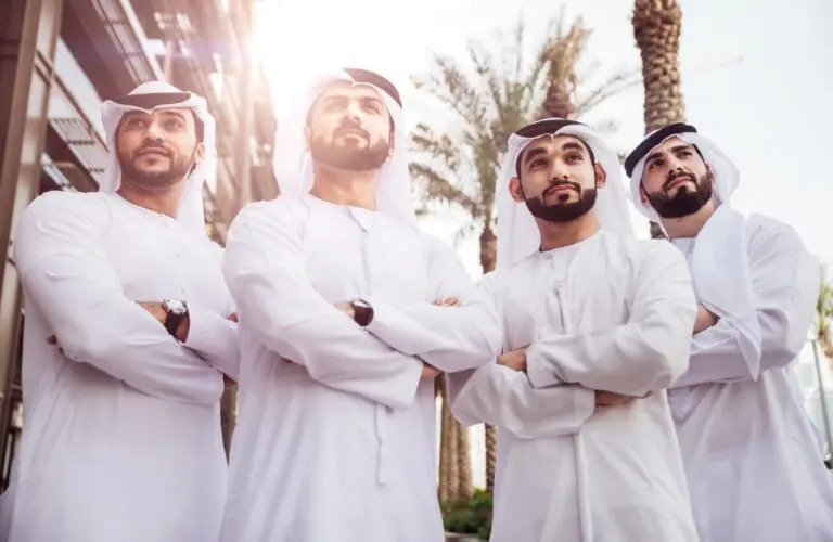 Grupo de homens, Dubai