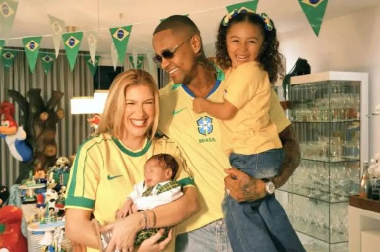 Léo Santana e Lore Improta com filhos