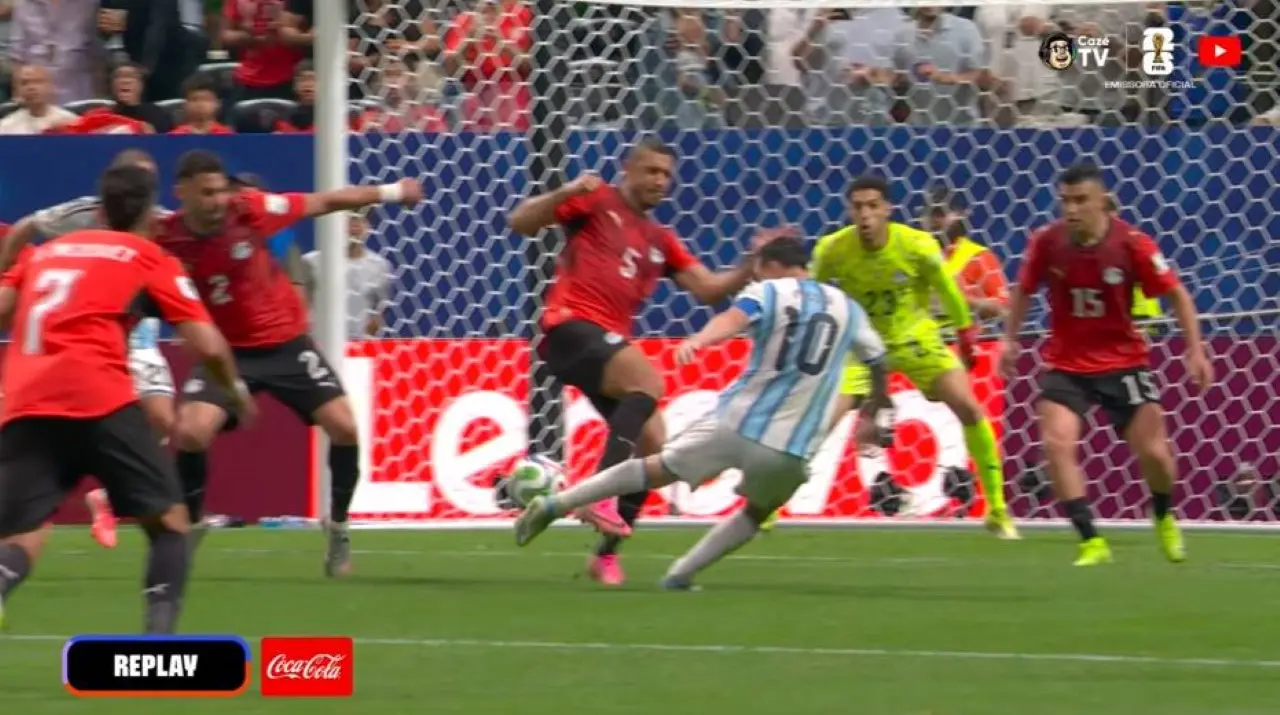Lionel Messi empata o jogo para Argentina com golaço