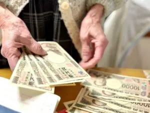 箕面市、高齢者に物価値上げ対策として5千円補助