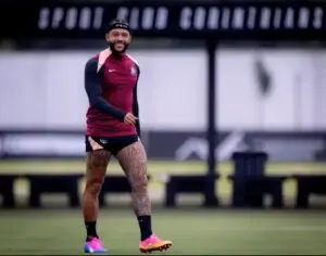 Corinthians enfrenta análise jurídica de especialistas após rompimento com Memphis Depay e pode ter dívida milionária