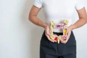 Cáncer colorrectal en adultos jóvenes: síntomas de alerta para centrarse en la prevención
