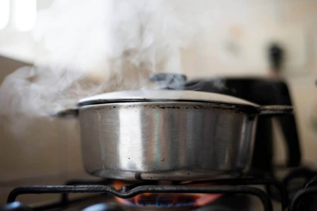 Panela, fogão, gás de cozinha