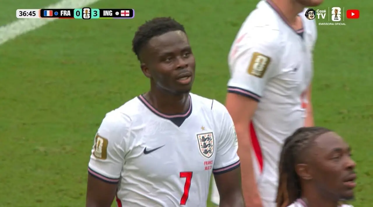 Saka faz 3 a 0 para Inglaterra