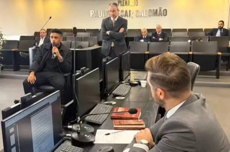 Victor Gabriel com o advogado Rogério Pastl