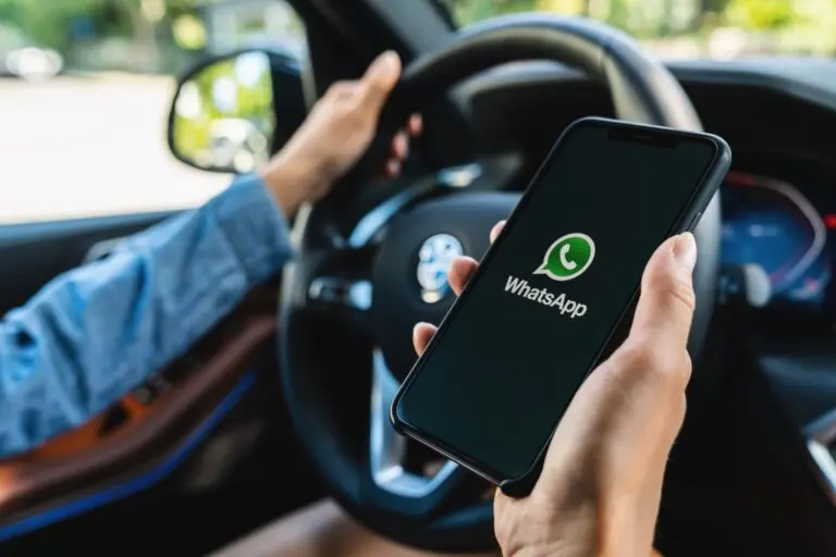 WhatsApp, carro, volante