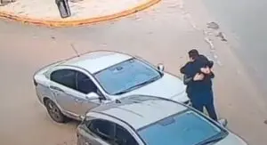 ソーシャルメディアで拡散したカンボリウでの衝突事故後、ブリックレイヤーが感動の抱擁を明かす