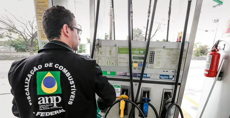 Na última semana, agência fiscalizou 260 revendas contra preços abusivos de combustíveis