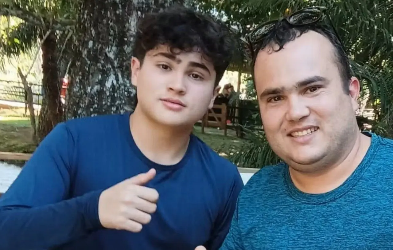 Anthony Pietro e o pai Luiz Thiago Rosa. Jovem tinha 14 anos, quando morreu em acidente. — Cedida/ Luiz Thiago Rosa