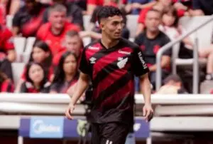 Athletico-PR tem Arthur Dias em lista global dos zagueiros sub-20 mais promissores do mundo