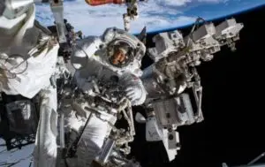 NASA-astronaut Chris Williams keert na acht maanden ruimtemissie terug naar de aarde