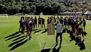 Botafogo reduz folha salarial em R$ 6 milhões com saída de jogadores e mira novo perfil de elenco