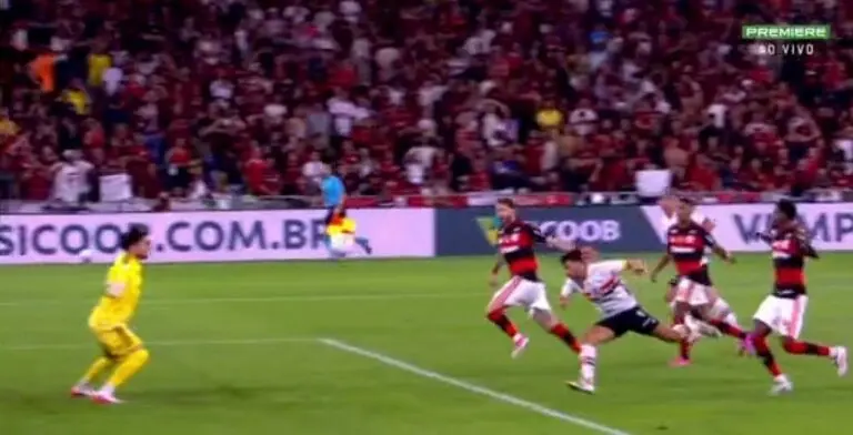 Calleri marca golaço de cabeça - Premiere
