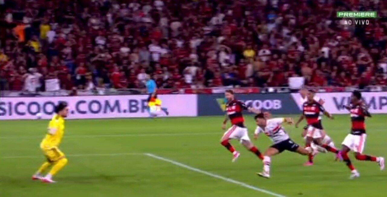 Calleri marca golaço de cabeça - Premiere