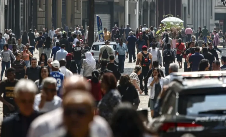 Novo Caged: mercado formal cria 921,6 mil empregos no primeiro semestre de 2026