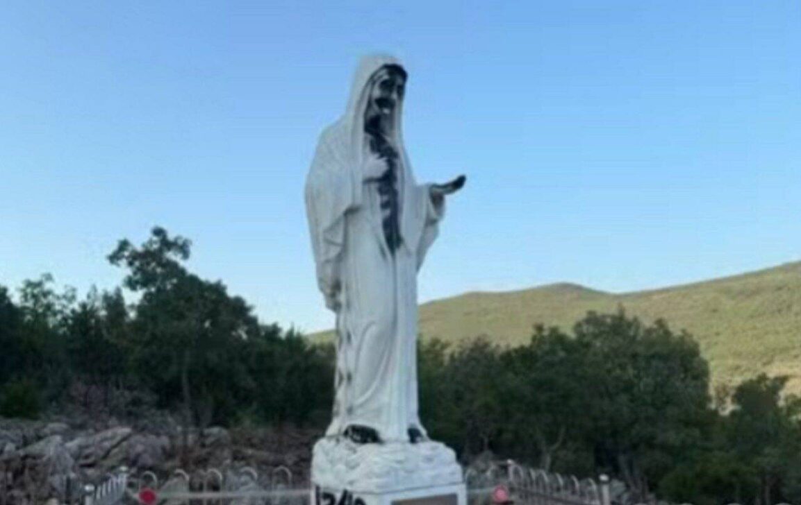 Estátua da Virgem Maria na Bósnia foi vandalizada - Reprodução/x