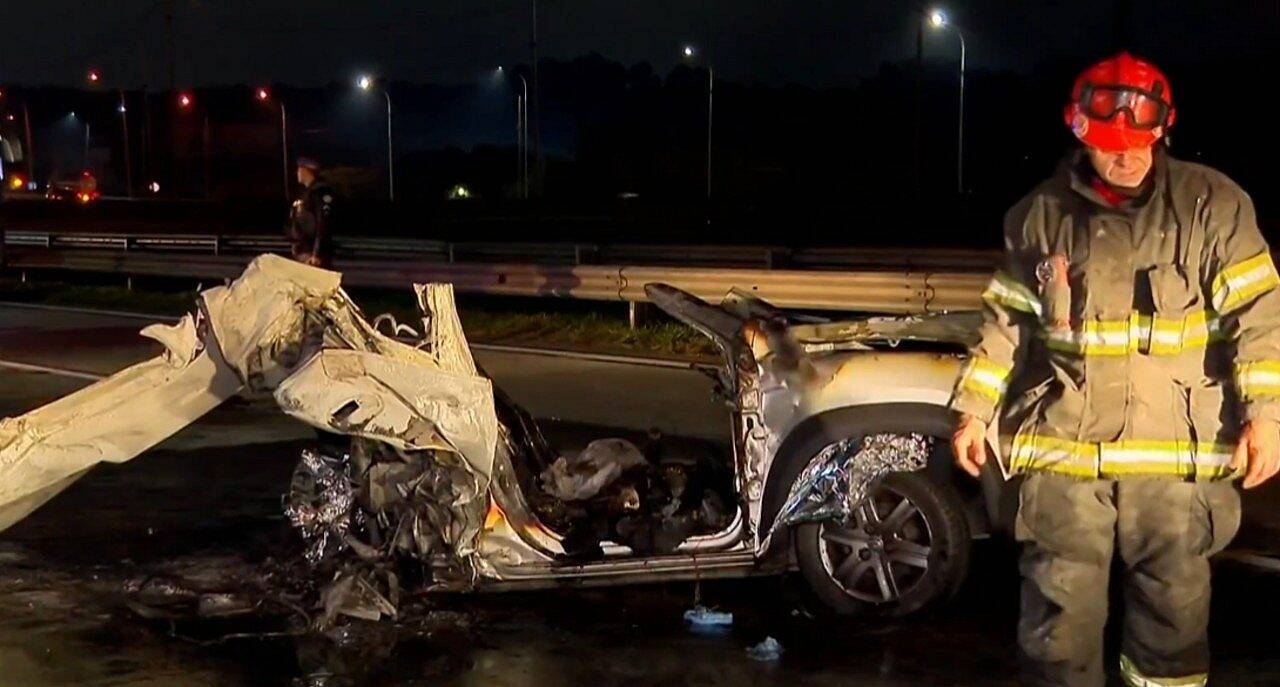 Explosão após colisão que matou três na Rodovia Castello Branco - Reprodução/Tv Globo