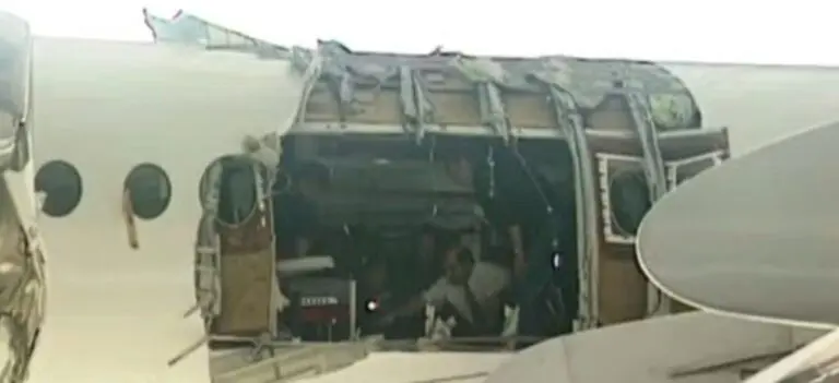 Explosão que causou a morte de uma pessoa abriu um buraco na aeronave