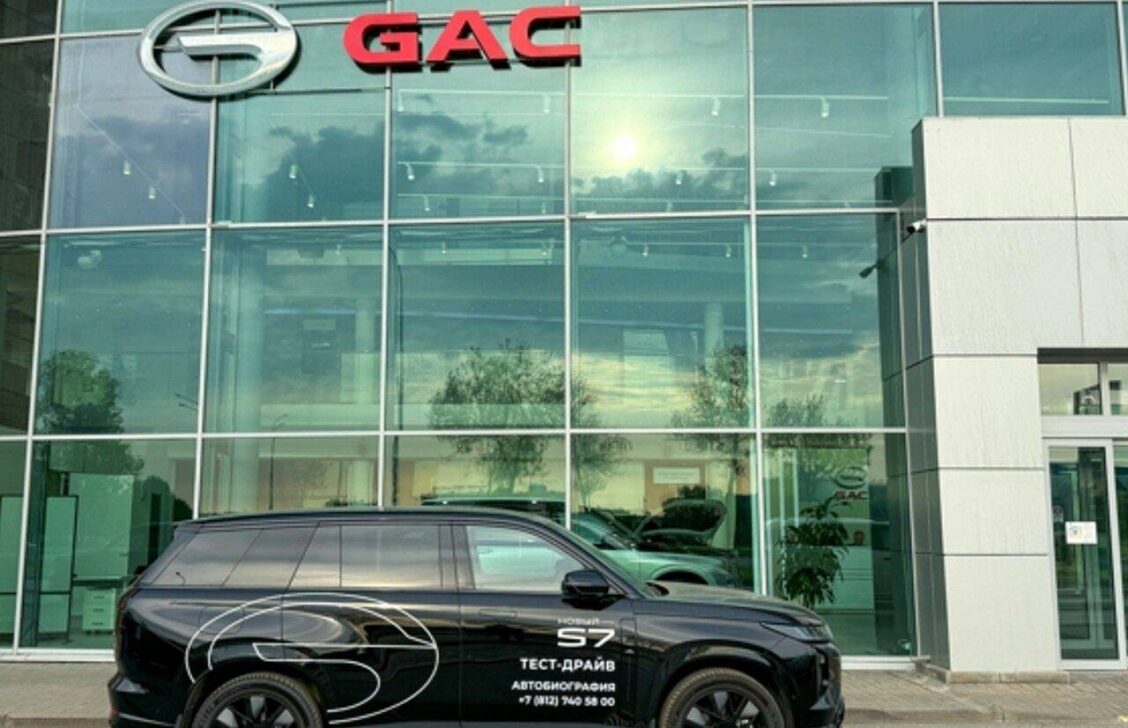 GAC、SUV ブラック GAC S7 - DiPres / Shutterstock.com