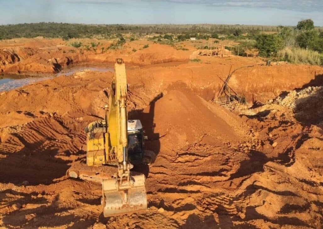 PF apreende cinco escavadeiras em garimpo ilegal no sul do Pará