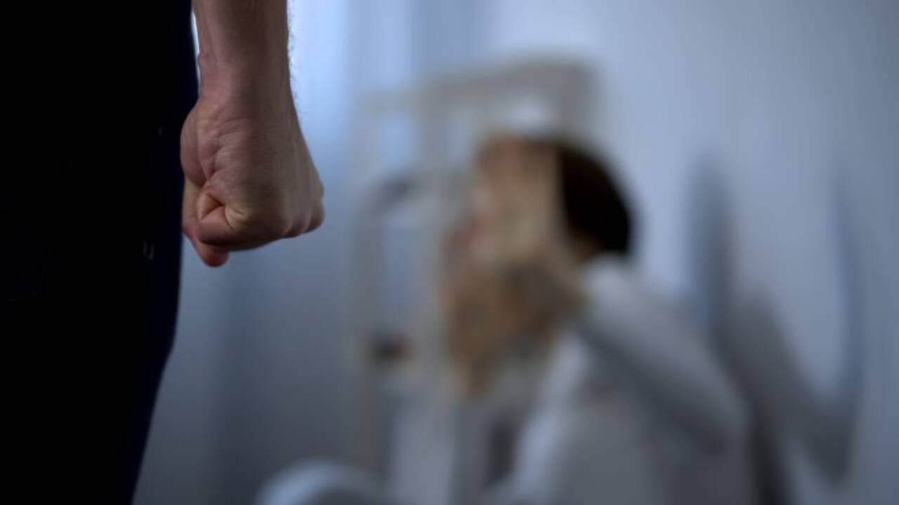 Projeto de lei na Câmara busca aprimorar cobertura midiática da violência contra a mulher e combater estigmas